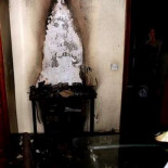 Arde un piso al dejar una mujer una vela iluminando un décimo de lotería