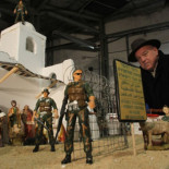 El Belén militarizado de Leo Bassi