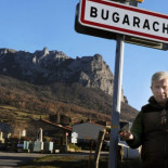 Bugarach, un pueblo atemorizado ante la invasión de chalados que creen en el fin del mundo de 2012