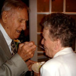 La Razón publica un kamasutra con posturas de derechas [HUMOR]