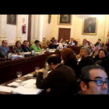 Concejal del PP increpa a bloguero por grabar un pleno