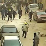 Mercenarios de Gadafi disparando y entrando a las casas de Benghazi