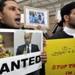 La rebelión en Libia acorrala a Gadafi: se atrincheró en un cuartel militar