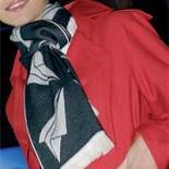 Air Nostrum prohíbe a sus azafatas llevar pantalones y les recorta la falda 5 centímetros