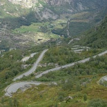 El Gobierno pondrá las carreteras cuesta abajo como medida para ahorrar combustible [humor]