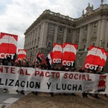 Miles de personas piden una salida social a la crisis