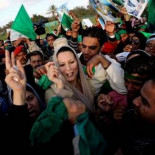 Gadafi amenaza con atacar objetivos «civiles y militares» en el Mediterráneo y África