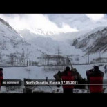 Soldados rusos inducen una avalancha mediante artillería pesada