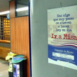 La Comunidad de Madrid ordena retirar su logo de Sanidad de un cartel que invita a ir a misa