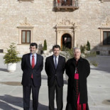 "¡Prometí un hospital y aquí está la maqueta!"