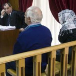 Una funcionaria admite que desvió 6.000 euros de ayudas municipales para su pareja