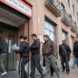 El paro baja en la Eurozona hasta un 9,9 por ciento, y en España vuelve a subir al 20,5 por ciento