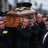 La policía de Irlanda del Norte desactiva una enorme bomba