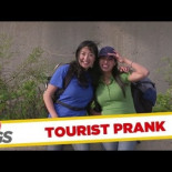 2 turistas  japonesas se  convierten en 2 viejos turistas japoneses [Humor]