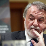 Mayor Oreja compara la legalización del PCE con el "aterrizaje de ETA"