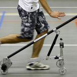 Científicos crean una bici revolucionaria que aplica distintas leyes de la física y consigue avanzar sola