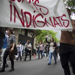 Más de 2.500 sanitarios catalanes vuelven a salir a la calle y cortan varias vías contra los ajustes