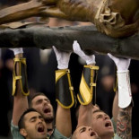 Despejando las dudas sobre la esvástica "sujetando" al Cristo de la buena muerte