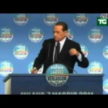 Un anciano es arrastrado por la seguridad de Berlusconi