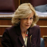 El Gobierno planea reducir al máximo las pagas extra de los funcionarios