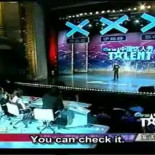 Chino capaz de partir pepinos con una baraja de naipes