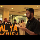 Un grupo de ciudadanos toma una oficina de Banco Santander en Murcia