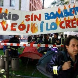 Los bomberos de Madrid desmantelan el campamento del Paseo del Prado