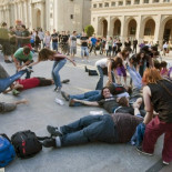 Primera noche reivindicativa en la plaza del Pilar de Zaragoza