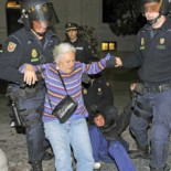 Foto del desalojo de "jóvenes antisistema" en #acampadagranada