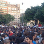 La segunda 'cacerolada' llena con más de 3.000 personas esta noche la Plaza Cataluña superando con creces a ayer [CAT]