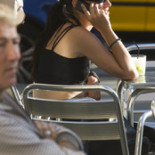 El 60% de los españoles mira a escondidas el móvil de su pareja