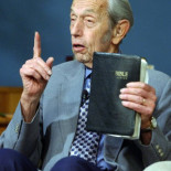 El visionario Harold Camping está "desconcertado" y "perplejo" porque el sábado no se acabó el mundo