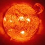 Generan una materia diez mil veces más caliente que el sol