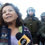 La elocuencia de una señora frente a los antidisturbios en Valparaiso