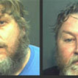 Tres detenidos por dar alimentos a personas sin hogar,  por ordenanza municipal que restringe la alimentación [EN]