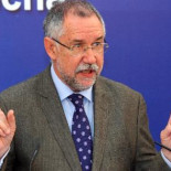 “Se lo inventan, aún no les hemos entregado ningún documento económico”