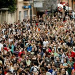 Heridos en la carga contra los miembros del 15-M frente a las Cortes valencianas.