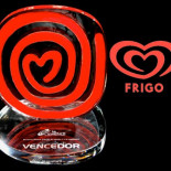 Agatha Ruíz de la Prada, trending topic por “copiar” el logo de Frigo