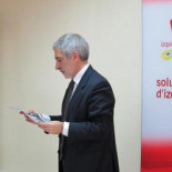 Llamazares interpelará al Gobierno sobre el Movimiento 15M y forzará una votación en el Congreso