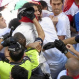 El comisario justifica la carga del 6 de julio porque la ikurriña era «grande»