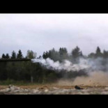 Tanque disparando. Acción capturada a 18.000 fotogramas por segundo