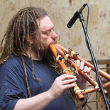 La Orquesta Sinfónica de Madrid incorpora a un perroflauta