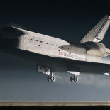 El Atlantis aterriza con éxito y pone fin a la era de los transbordadores