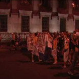 Los indignados toman el centro de Madrid en protesta por el desalojo