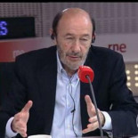Rubalcaba: "Tuvimos ocho años para pinchar la burbuja y no lo hicimos"
