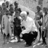 El Padre Ángel: «Si hay que hacer la guerra para llevar comida a Somalia, se hace»