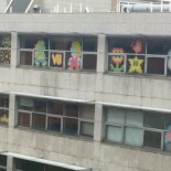 Las guerras de Post-it invaden las fachadas de las oficinas en Paris [FR]