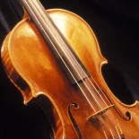 Un ladrón robó un violín Stradivarius de 1,2 millones de libras y lo estaba vendiendo por 100 libras (inglés)