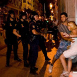 Interior abre expediente por falta grave a tres agentes que se extralimitaron en sus funciones contra la carga laica