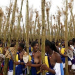 Vírgenes para el rey del país del sida